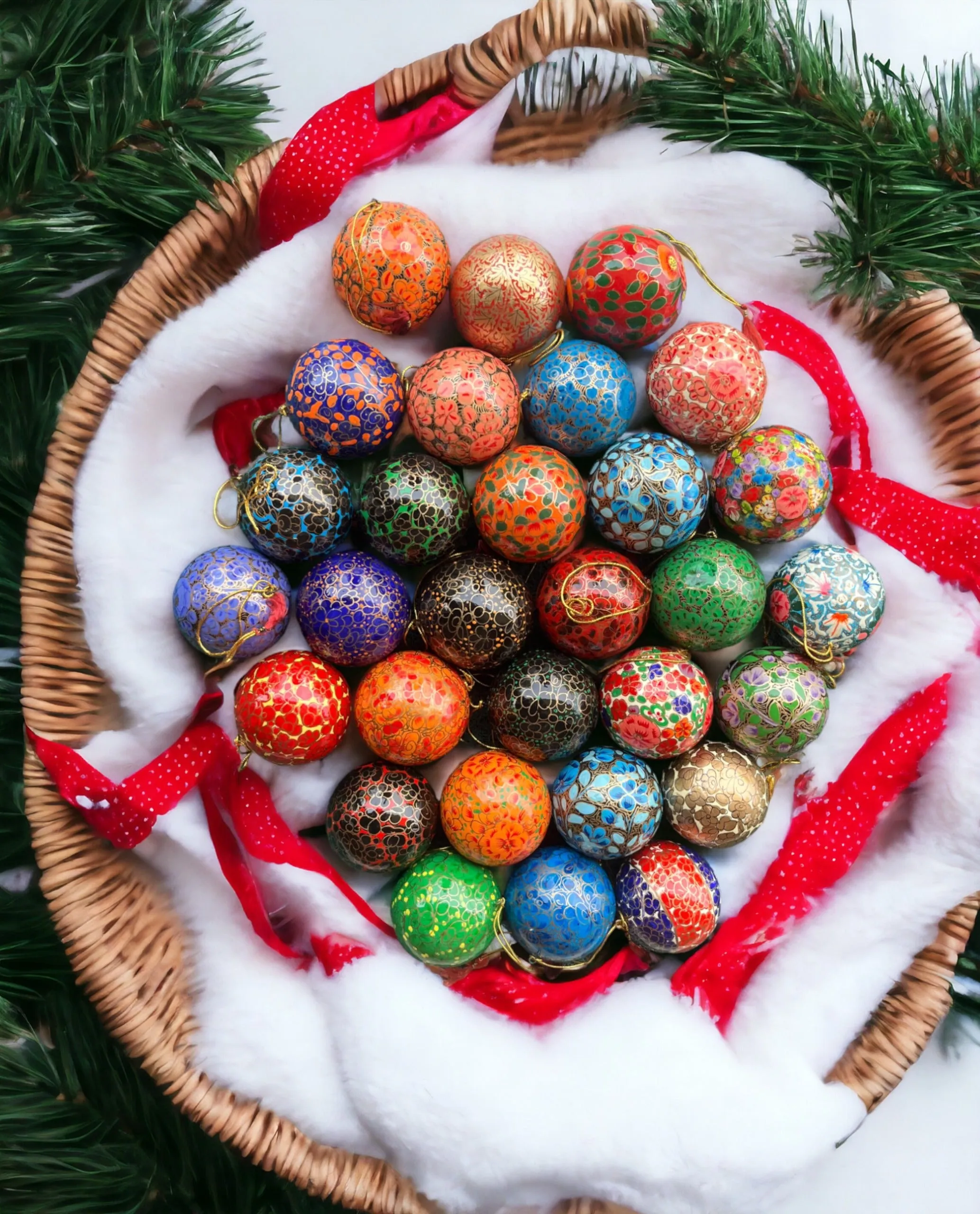 Home Decoration Ornaments Paper Mache Balls , Christmas Gifts , X-Mas Tree Ornaments Hand Painted Colourful Balls